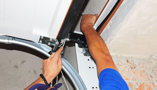 Few garage door issues requiring immediate professional garage door repair in Baltimore MD
