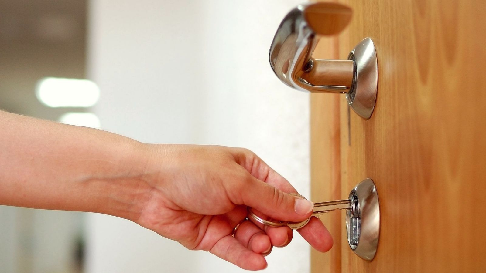 What Are The Reasons That Convince You To Keep The Contact With A 24-Hour Locksmith