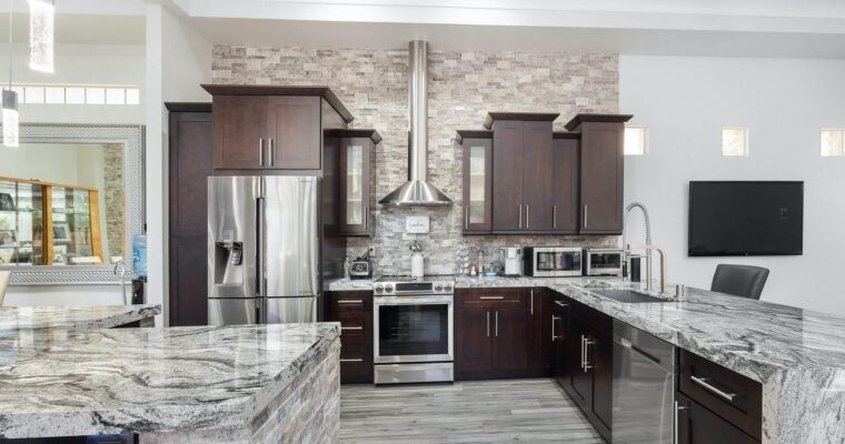 Six reasons why it is wise to hire professionals to have the best Calgary kitchen remodelling