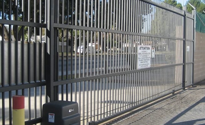 When to Hire Professionals to Repair Your Driveway Gate In Virginia