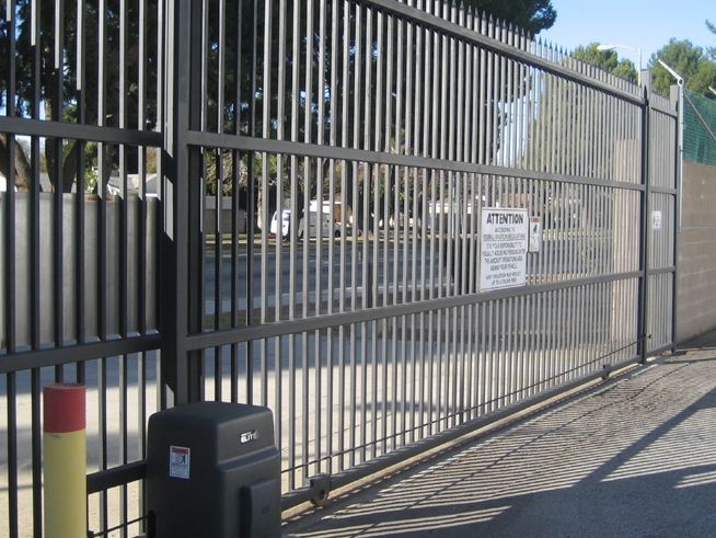 When to Hire Professionals to Repair Your Driveway Gate In Virginia