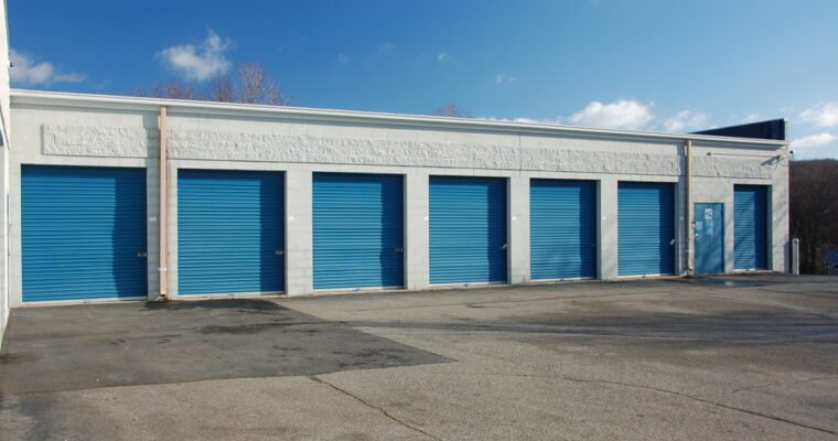 Four reasons to have a professional commercial garage door repair service