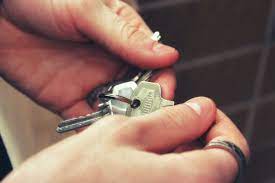 When to Call a Professional Auto Locksmith Instead of DIY